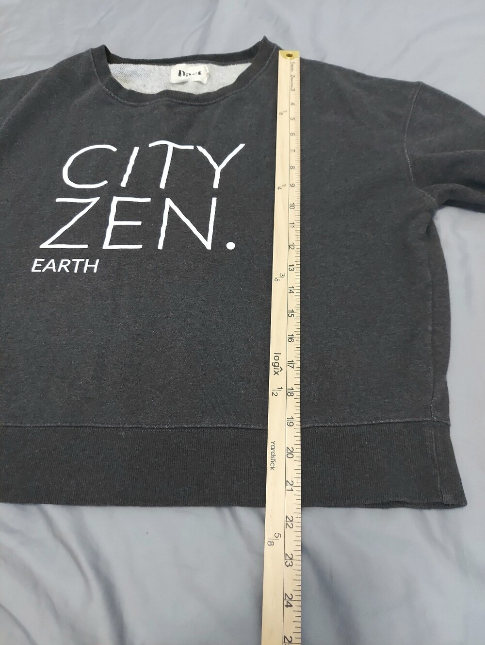 PACT Cropped Graphic "CITY ZEN EARTH" Sweatshirt Dark Gray Women Large - Picture 9 of 9